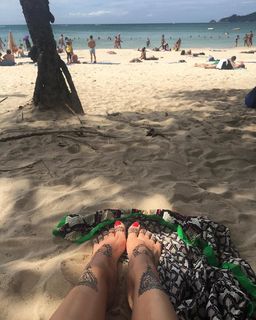 Alexandra Stan feet photo thumbnail