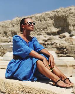 Alexandra Stan feet photo thumbnail