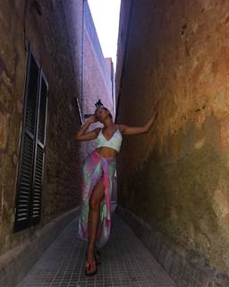 Alexandra Stan feet photo thumbnail