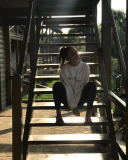 Alexandra Stan feet photo thumbnail