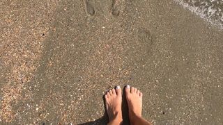 Alexandra Stan feet photo thumbnail