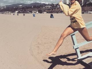 Alexandra Stan feet photo thumbnail