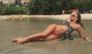 Alexandra Stan feet photo thumbnail