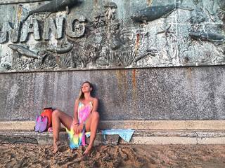 Alexandra Stan feet photo thumbnail