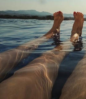 Alexandra Stan feet photo thumbnail