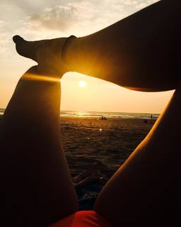 Alexandra Stan feet photo thumbnail