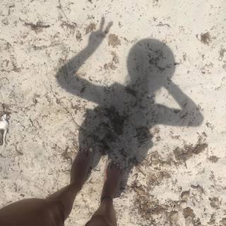 Alexandra Stan feet photo thumbnail