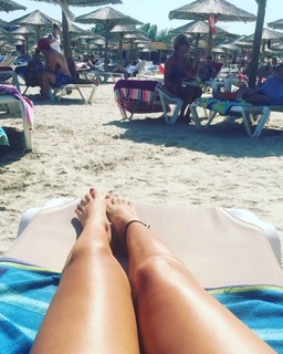 Alexandra Stan feet photo thumbnail