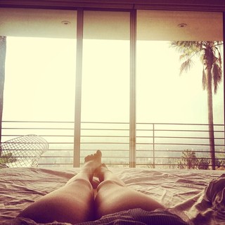 Alexandra Stan feet photo thumbnail