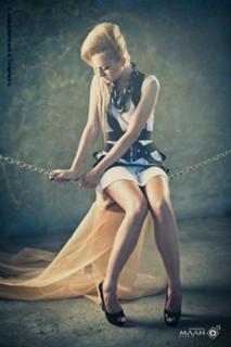Alexandra Stan feet photo thumbnail