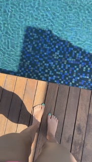 Alexandra Stan feet photo thumbnail