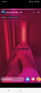 Alexandra Stan feet photo thumbnail