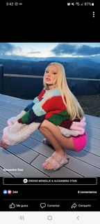 Alexandra Stan feet photo thumbnail