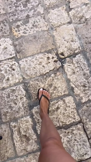 Alexandra Stan feet photo thumbnail