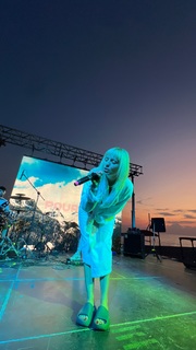 Alexandra Stan feet photo thumbnail