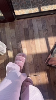 Alexandra Stan feet photo thumbnail