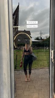 Alexandra Stan feet photo thumbnail