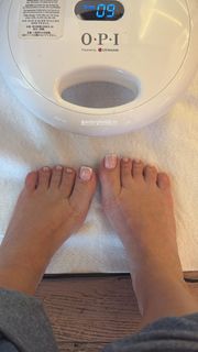 Alexandra Stan feet photo thumbnail