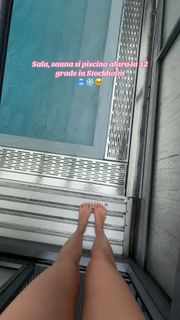 Alexandra Stan feet photo thumbnail