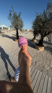 Alexandra Stan feet photo thumbnail