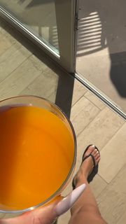 Alexandra Stan feet photo thumbnail