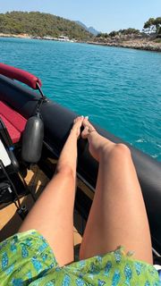 Alexandra Stan feet photo thumbnail