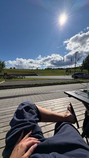 Alexandra Stan feet photo thumbnail