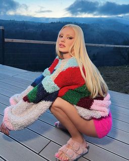 Alexandra Stan feet photo thumbnail