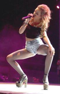 Alexandra Stan feet photo thumbnail