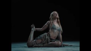 Alexandra Stan feet photo 6