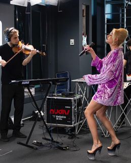 Alexandra Stan feet photo 11