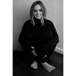 Alexandra Stan feet photo 7