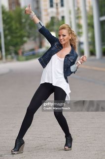 Alexandra Stan feet photo 12