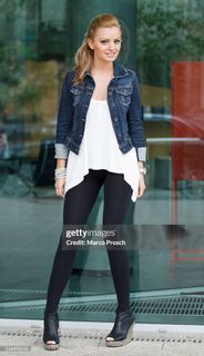 Alexandra Stan feet photo 11