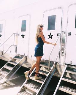 Alexandria DeBerry feet photo thumbnail