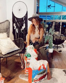 Alexandria DeBerry feet photo thumbnail