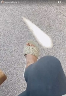 Alexandria DeBerry feet photo thumbnail