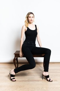 Alexia Fast feet photo thumbnail