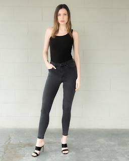 Alexia Fast feet photo thumbnail