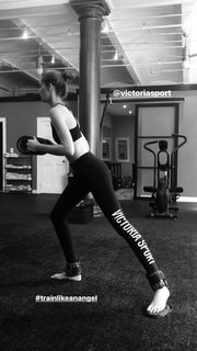 Alexina Graham feet photo 7