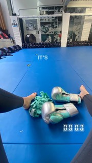 Alexina Graham feet photo 5