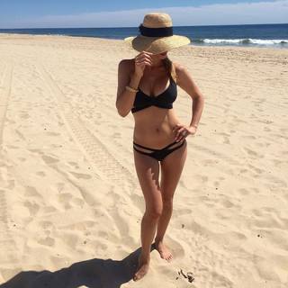 Alexis Bellino feet photo 8