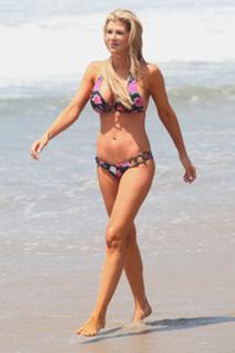 Alexis Bellino feet photo 8