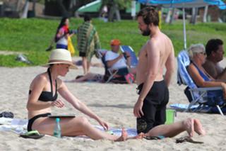 Alexis Bledel feet photo thumbnail