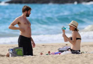 Alexis Bledel feet photo thumbnail