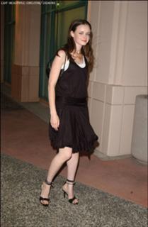 Alexis Bledel feet photo thumbnail