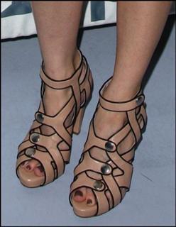 Alexis Bledel feet photo thumbnail