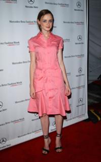 Alexis Bledel feet photo thumbnail