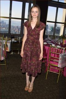 Alexis Bledel feet photo thumbnail