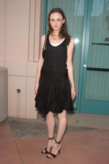 Alexis Bledel feet photo thumbnail